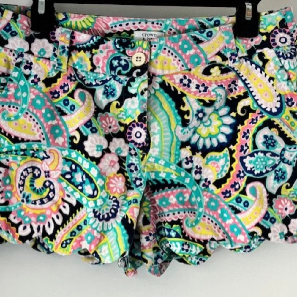 Crown & Ivy Shelby Sz 4 Floral Paisley Pink Green Blue Scalloped Stretch Shorts - Picture 1 of 5